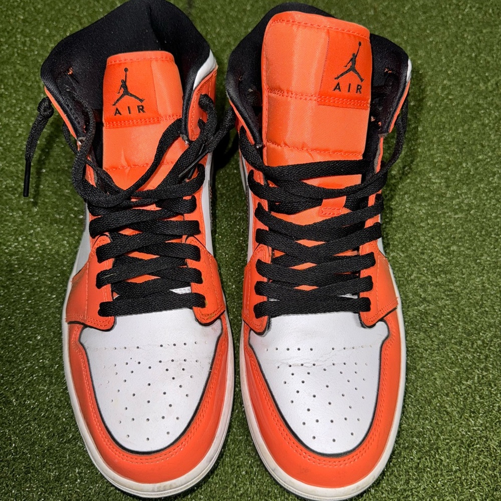 Turf Orange Air Jordan 1 Mid SE